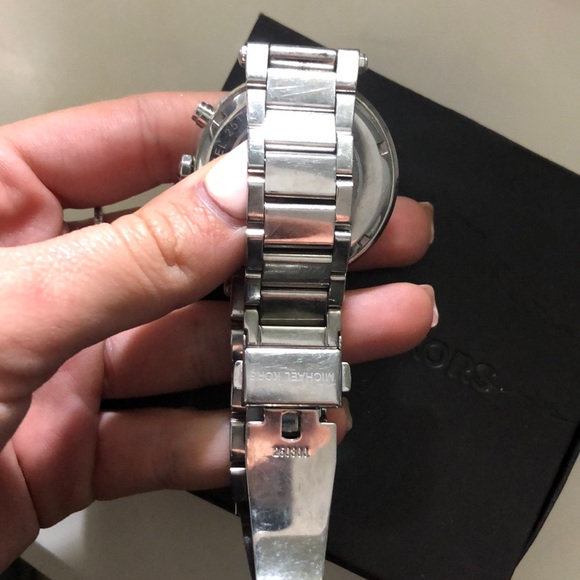 Michael Kors Watch - Picture 5 of 5